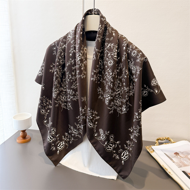 Luksusowa, vintage'owa kwadrat – Ascot Neck Scarf recenzja i cena