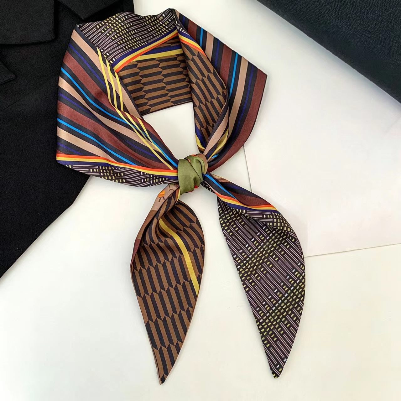 Luksusowa Apaszka Jedwabna z D – Ascot Neck Scarf recenzja i cena