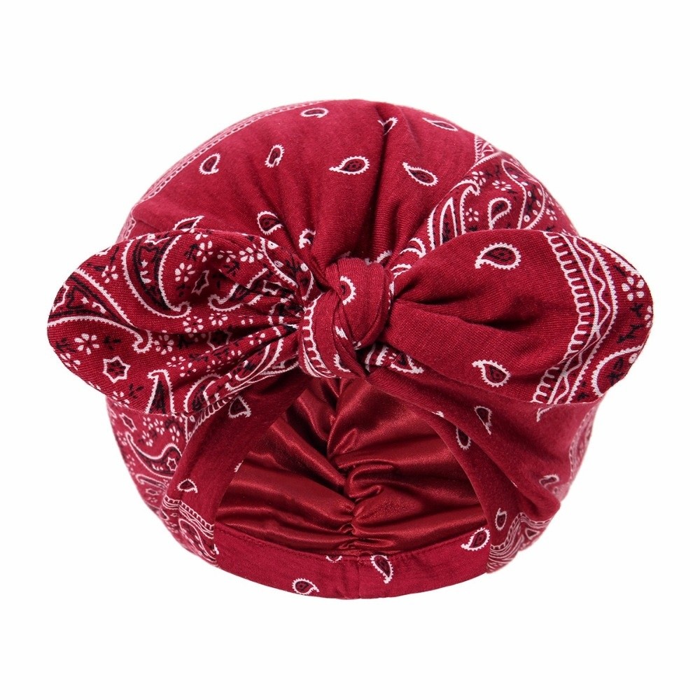 Satynowy turban z uszami króli – Bow Tie Pre Tied recenzja i cena
